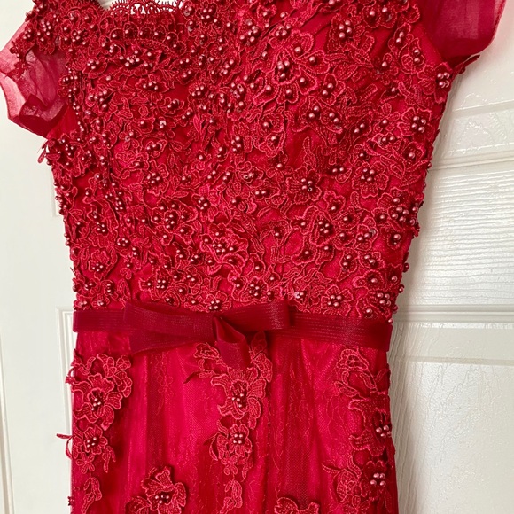 Gown - Picture 3 of 3